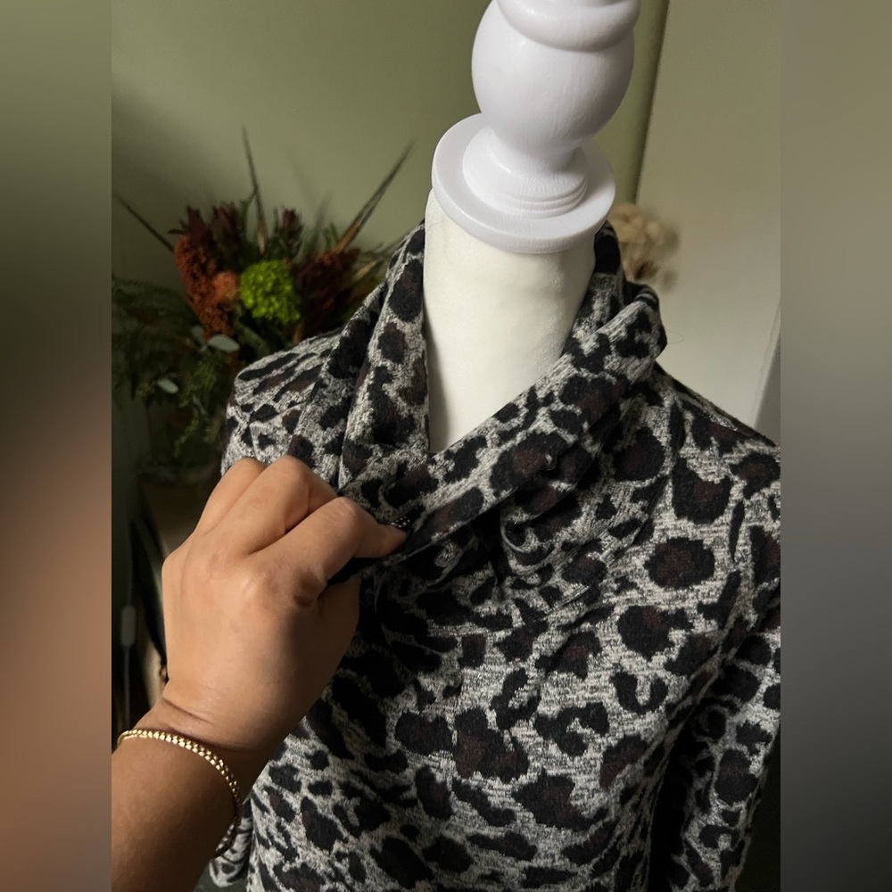 TYLER BOE Leopard Print Knit Cowl Neck Turtleneck Mini Midi Shift Sweater Dress - Picture 8 of 16